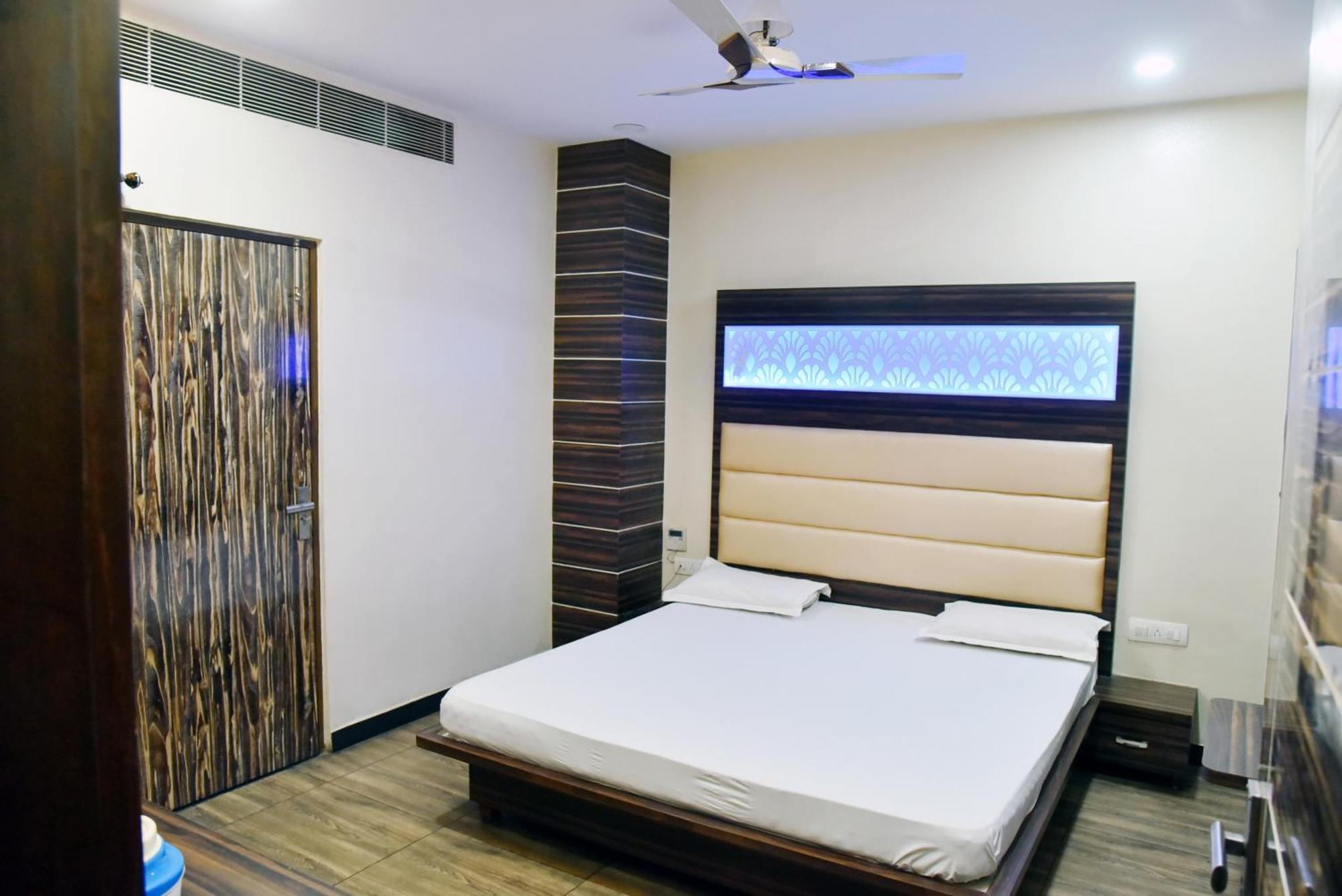 Hotel Midtown & Restaurant Jhunjhunu Экстерьер фото