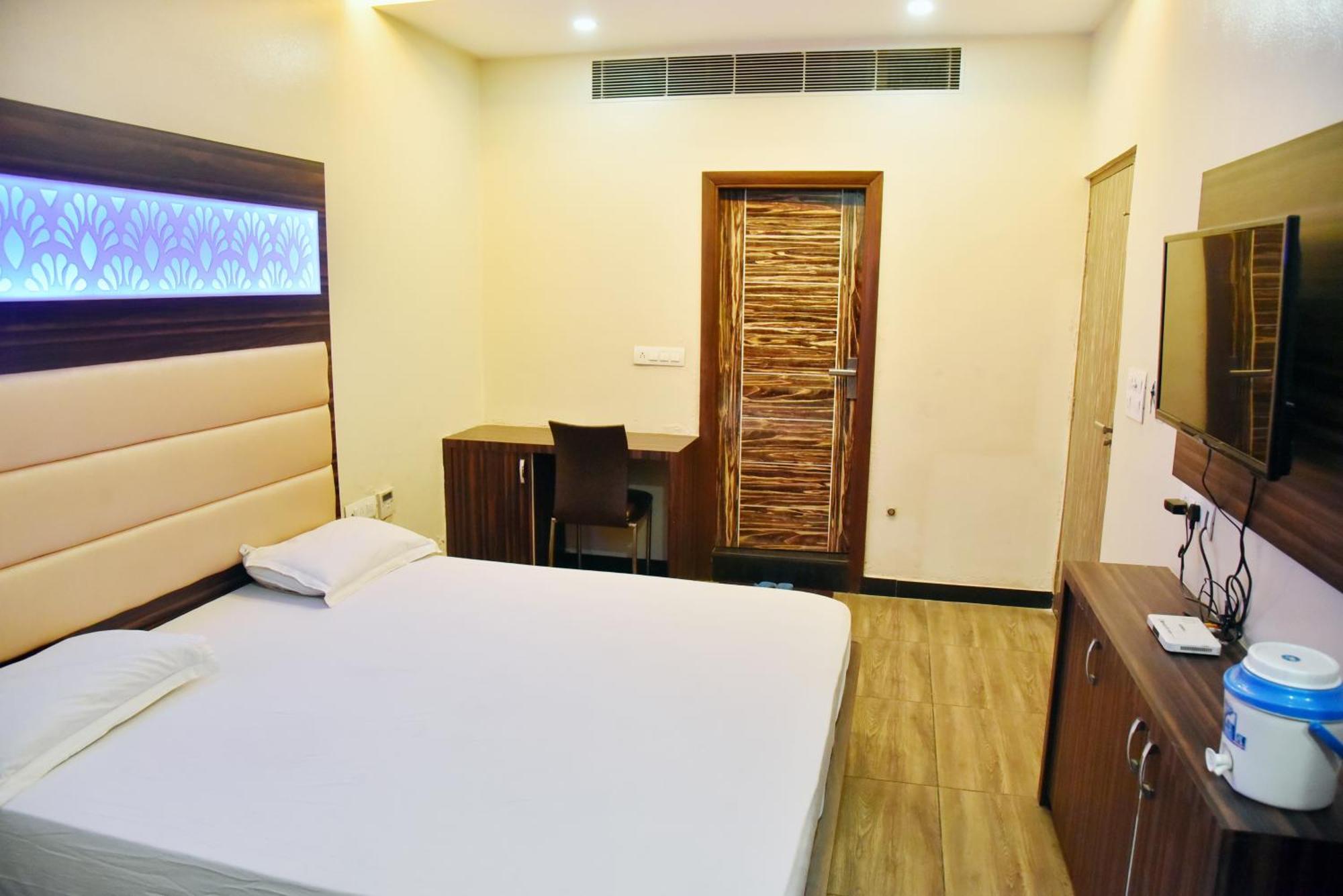 Hotel Midtown & Restaurant Jhunjhunu Экстерьер фото