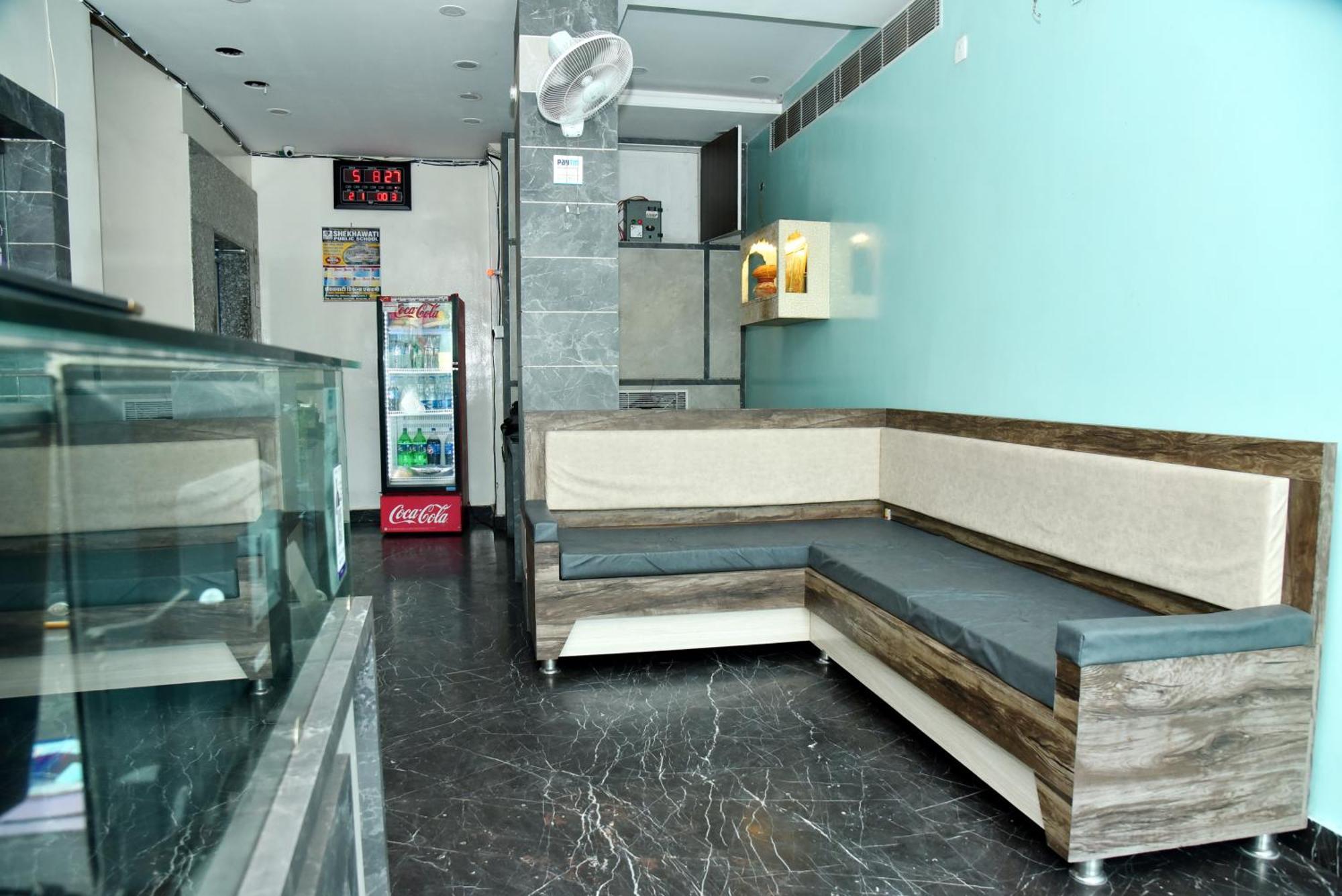Hotel Midtown & Restaurant Jhunjhunu Экстерьер фото