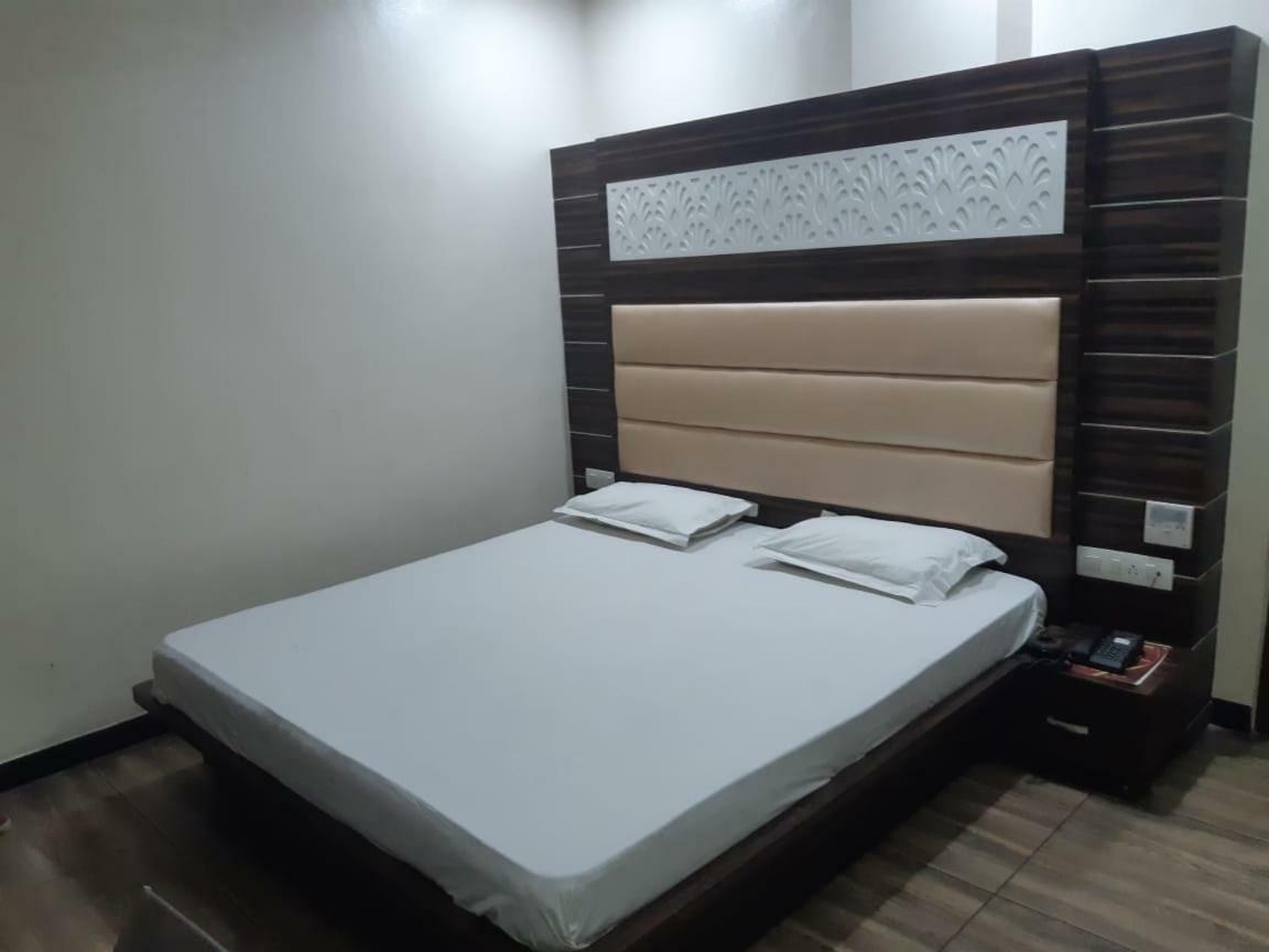 Hotel Midtown & Restaurant Jhunjhunu Экстерьер фото